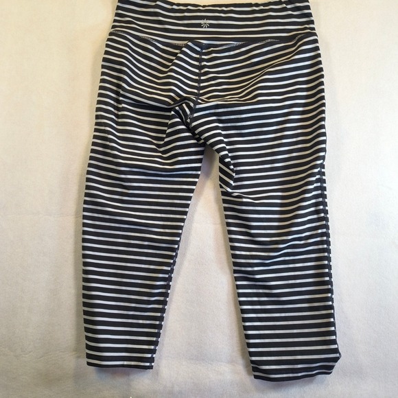 Athleta Black & White‎ Striped Crop Leggings Activewear Athletic Yoga Pants - Picture 7 of 7